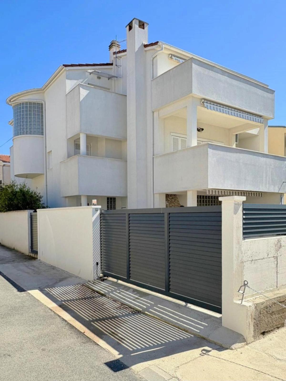 Spacious Chic Residence Zara Esterno foto